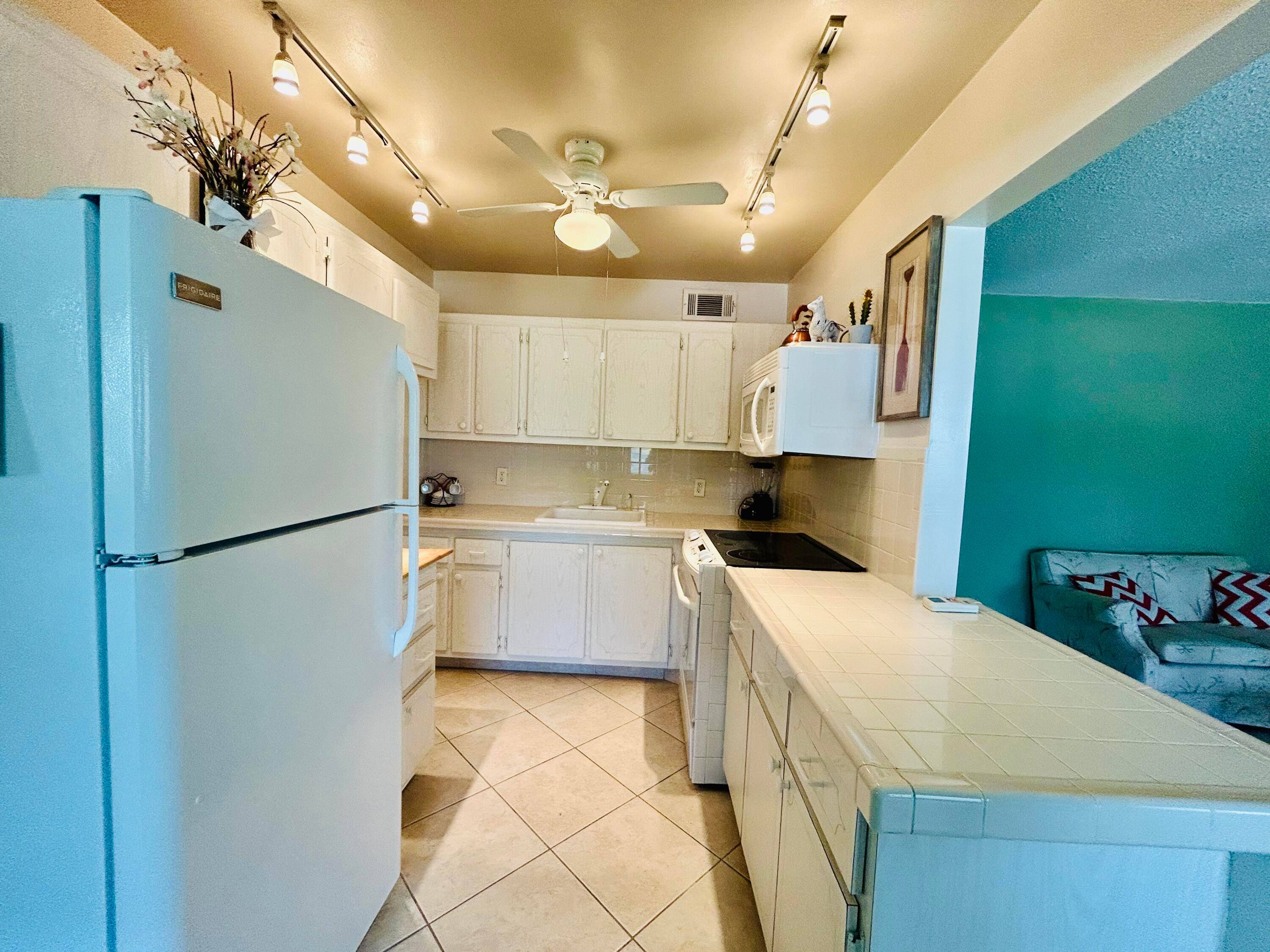 MOVE IN READY. UPDATED 2 BED 1.