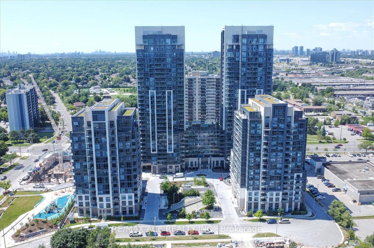 A Stunning 4th Floor Corner Unit with Unobstructed Views !