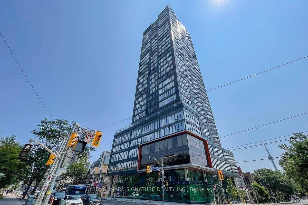 Client RemarksTheory Condo, Right At The Front Of U Of T, Prime Location One Minute Walk To U Of T Building, College St !