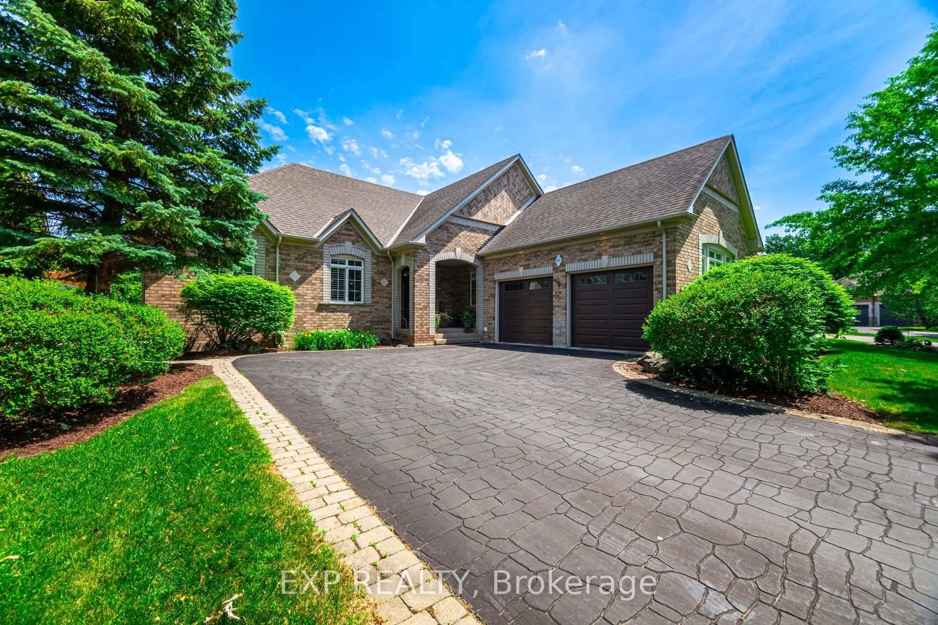 Welcome to 37 Links Lane A Rare Golf Course Bungalow in Bramptons Most Prestigious Enclave Discover refined living in this rare large bungalow backing directly onto the championship fairways of ...