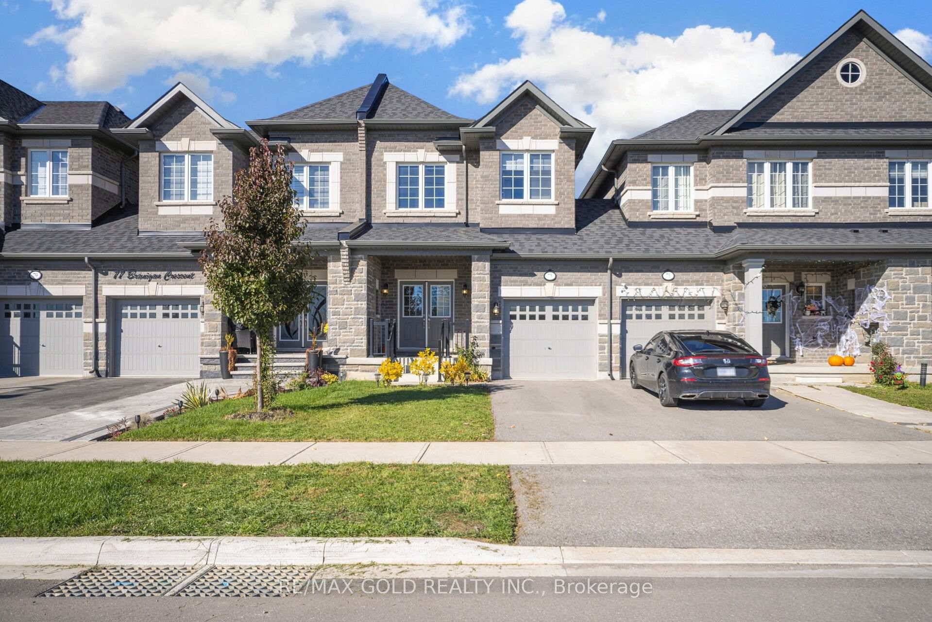 Welcome to this beautiful house located in a brand new neighborhood of Georgetown.