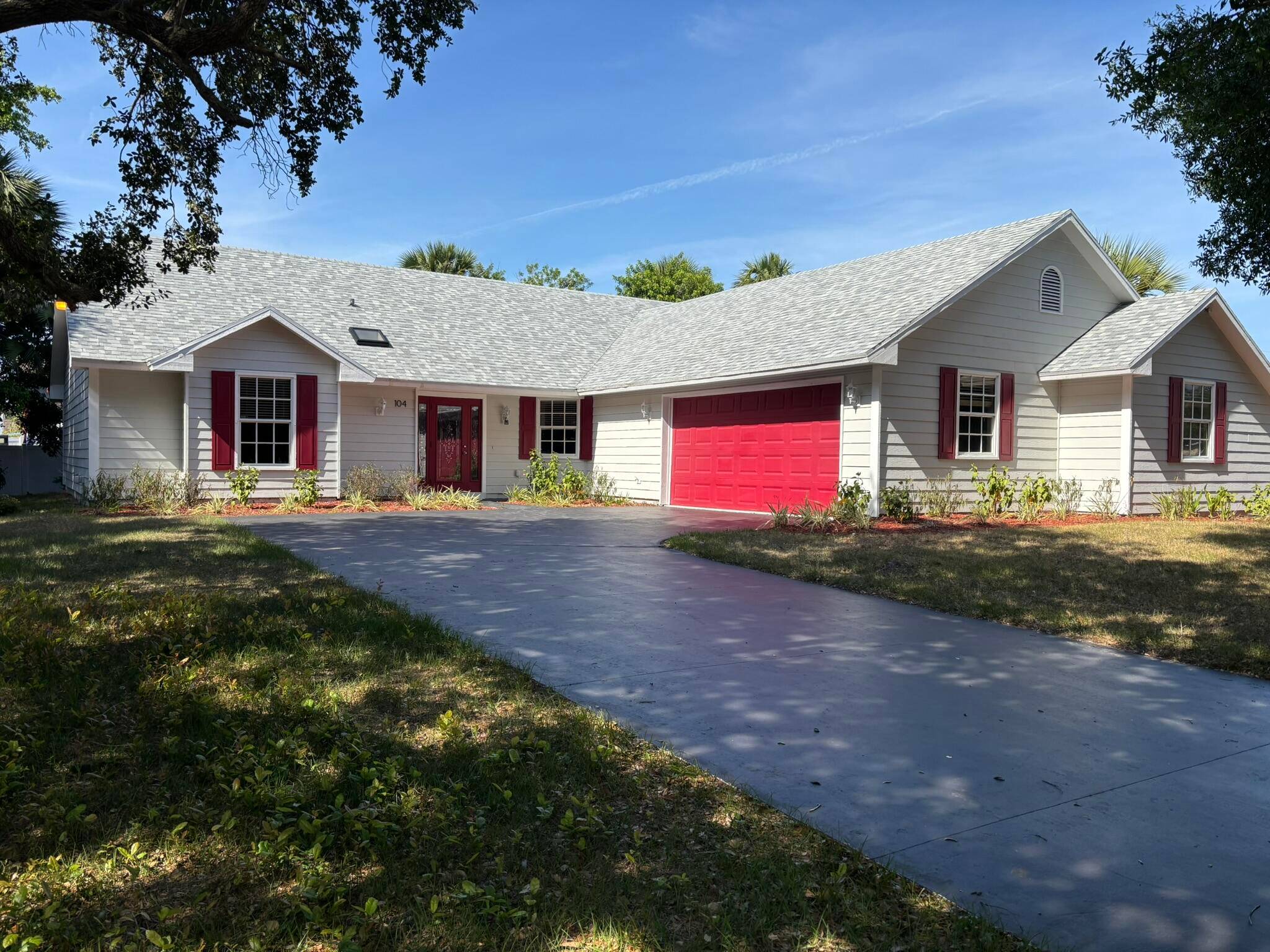 3 Bedroom 2 Bath home with new roof and extra lot Extra lot to be sold separately !