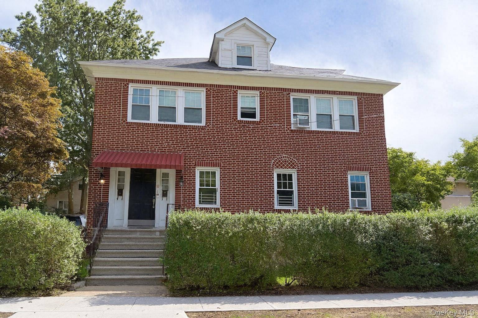 This beautifully maintained apartment offers approximately 1, 463 sq.