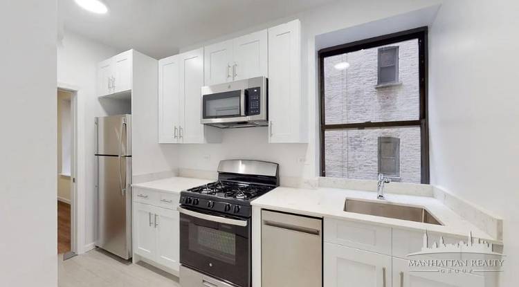 Large and renovated 2 bedroom apartment in prime East Village location !