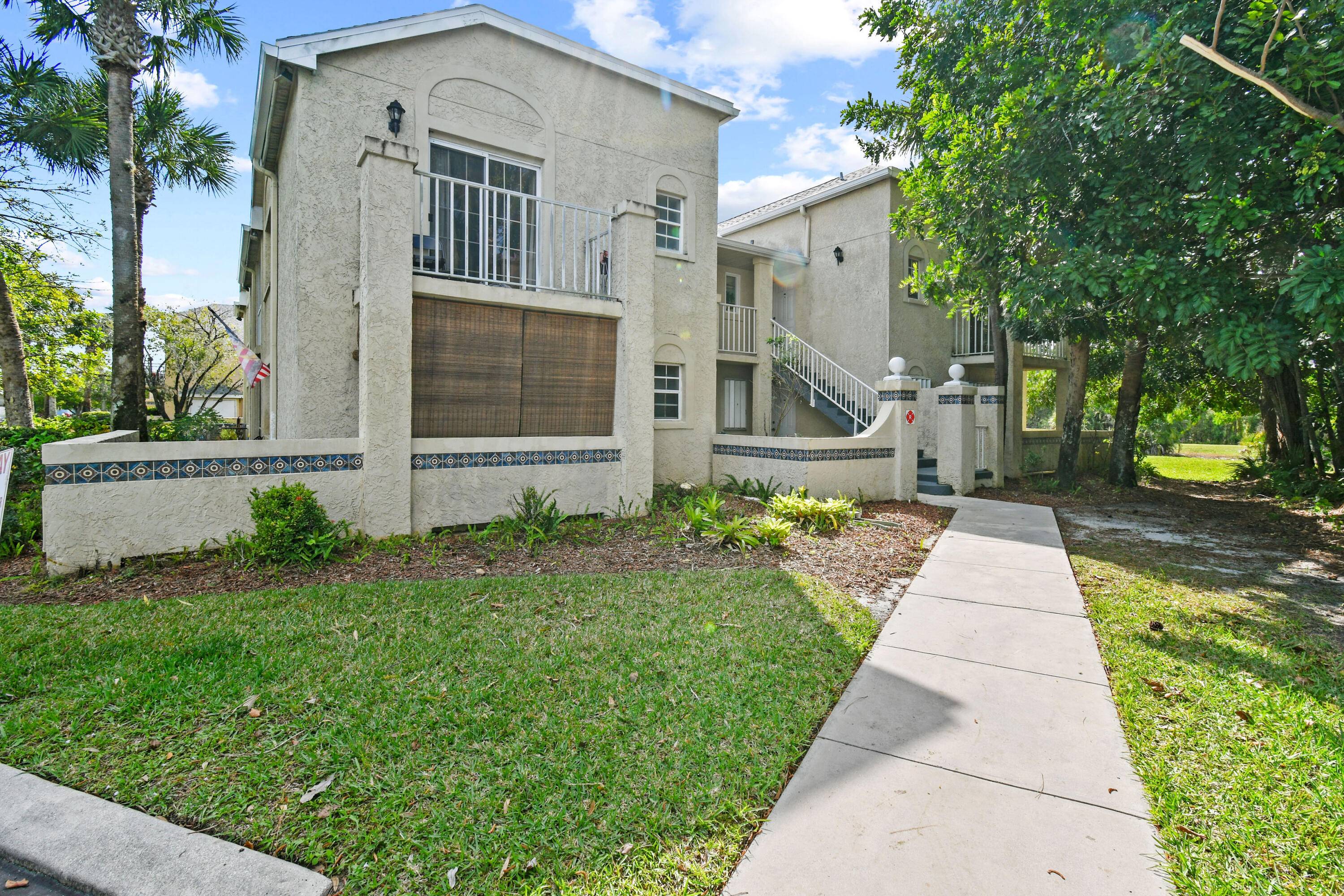 Wow, this clean condo on the 2nd floor is ready for someone downsizing or looking for a Florida Condo.