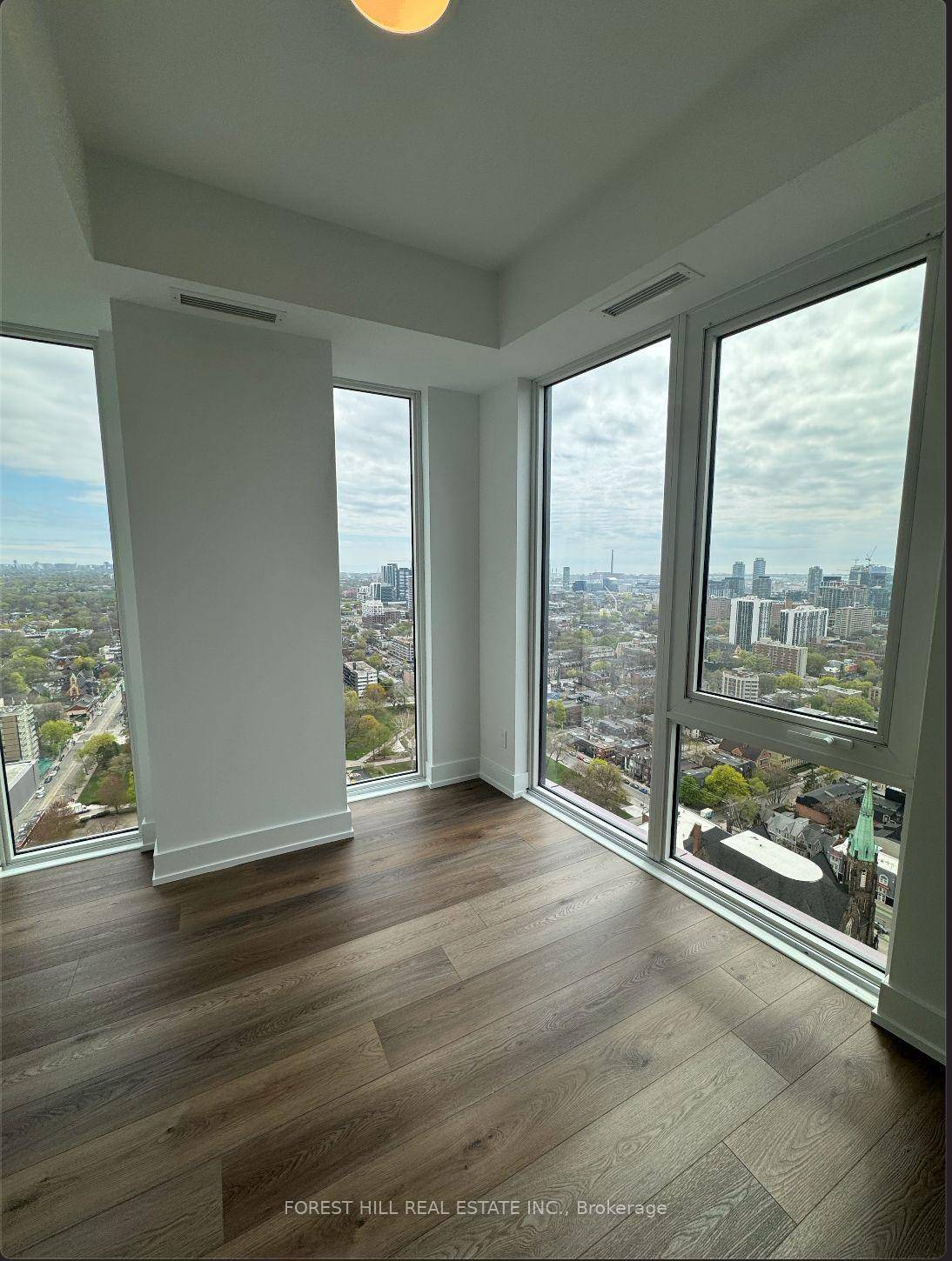 Experience unobstructed South views of the CN tower and urban living at its finest in this newly built 2 1 bedroom, 2 bath condo located in the heart of downtown ...