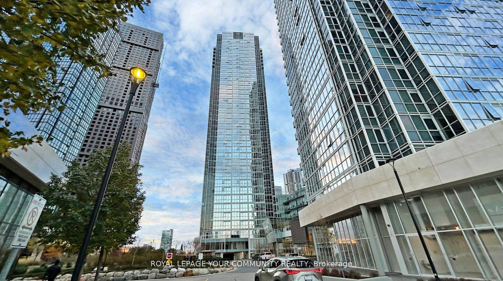Just 5 Years New Upgraded 2 Bedroom with Panoramic Views !