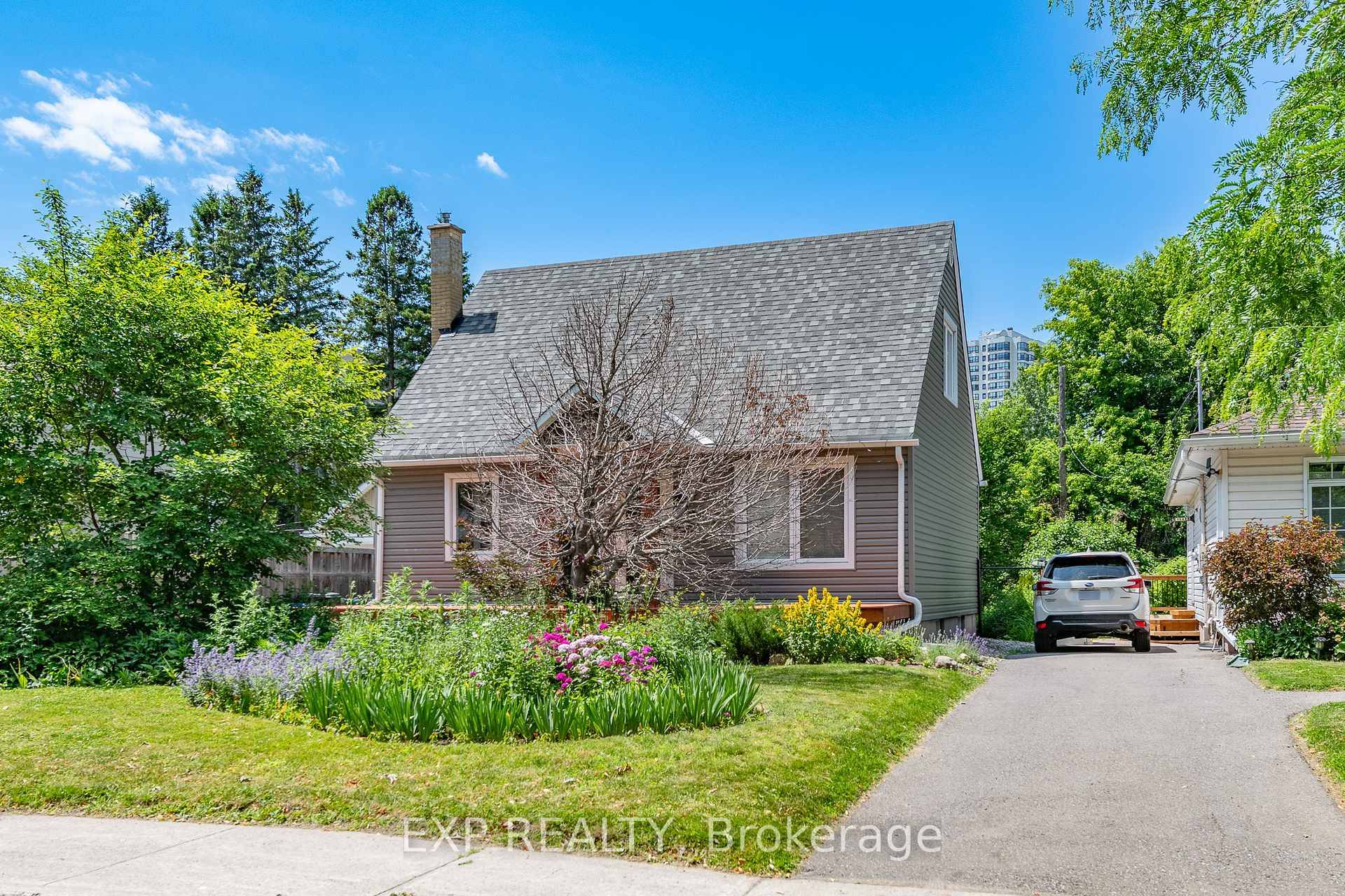 Welcome to 1552 Caledon St in Riverview Park !