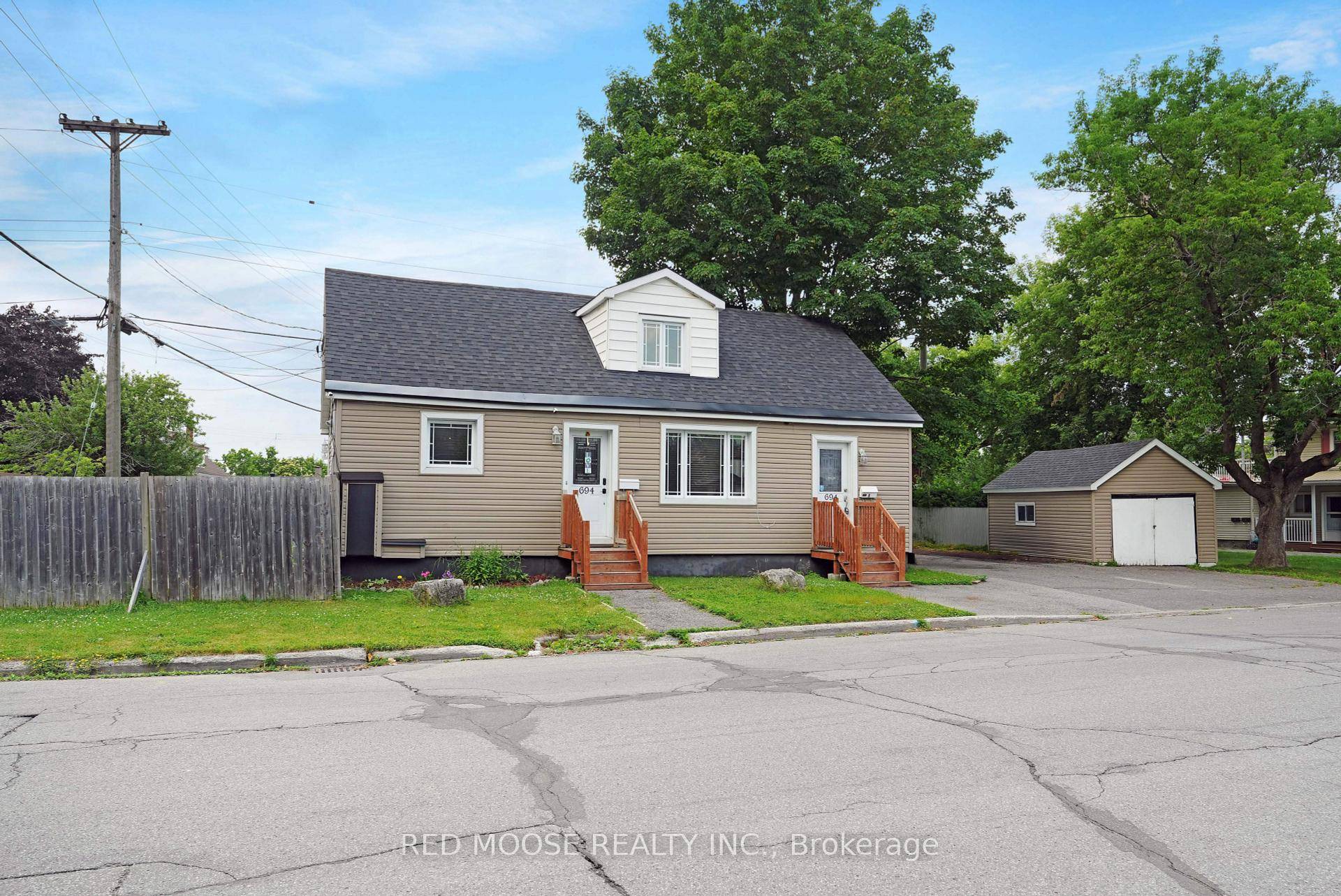 A smart investment meets a practical lifestyle at 694 De L'Eglise this versatile property offers multiple income generating options.