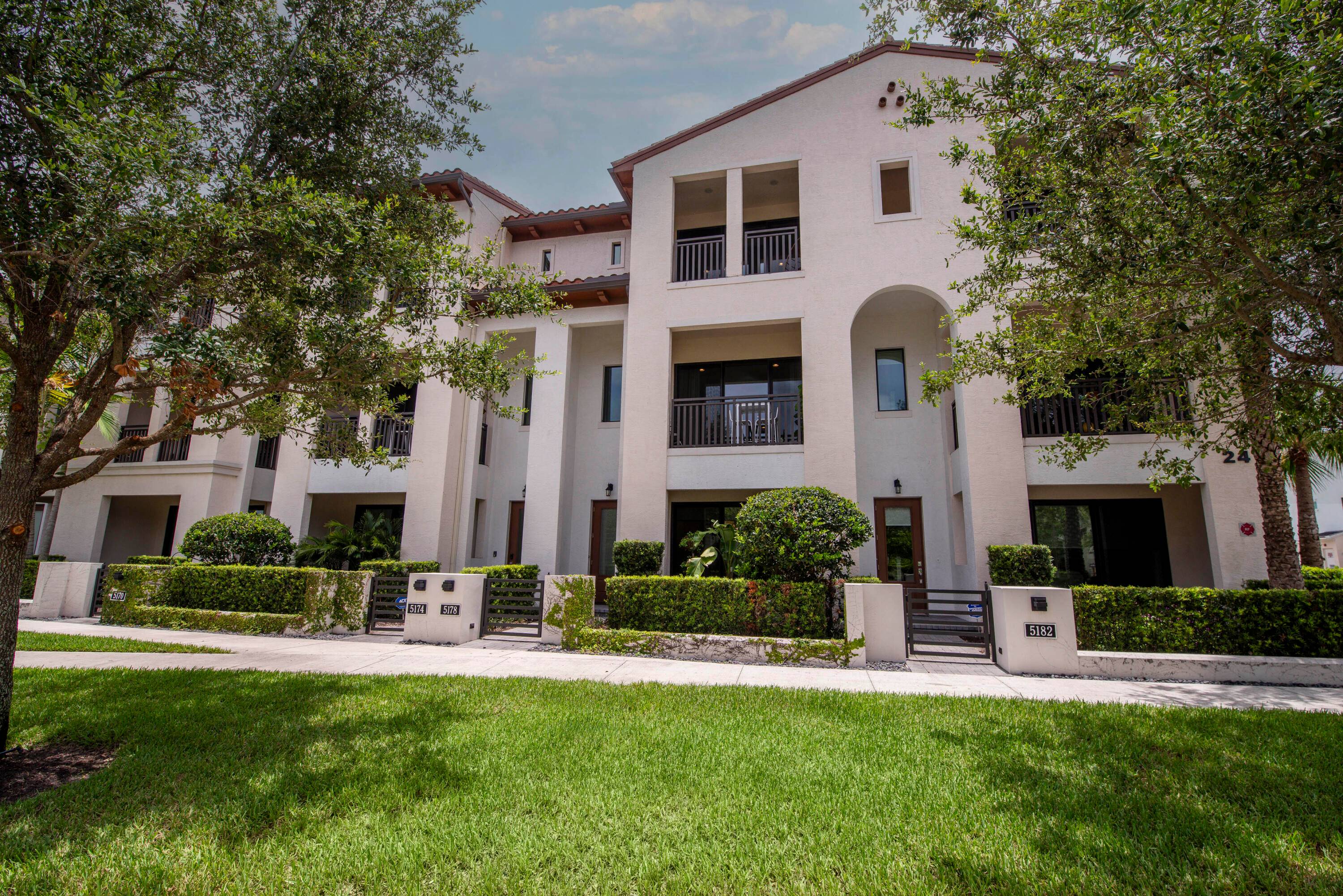 BEST VALUE IN ALTON ! Experience luxurious indoor outdoor living in this expansive 4BR 3.
