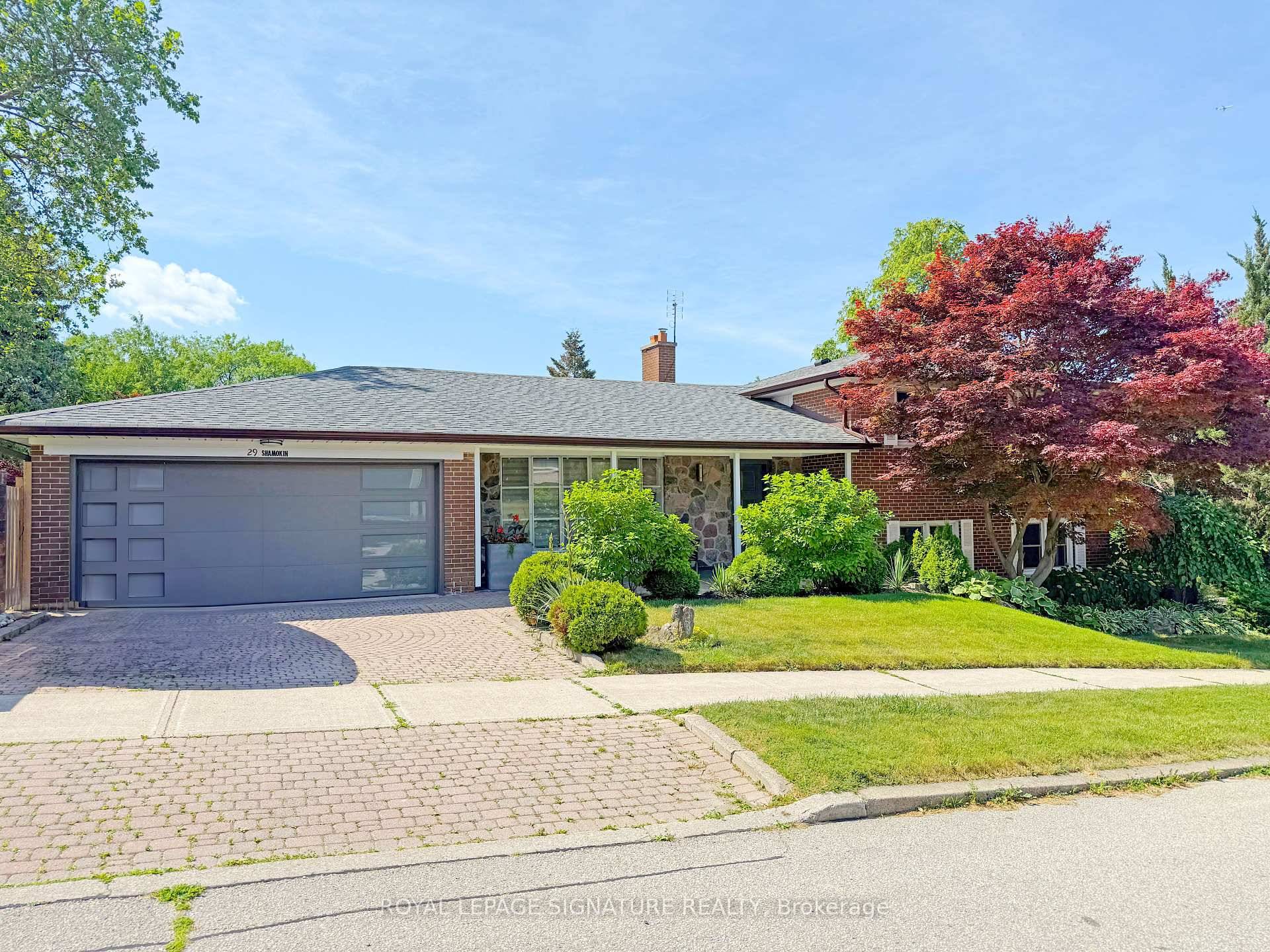 Bright, Bold amp ; Beautiful in the Coveted Donalda Club Neighbourhood.