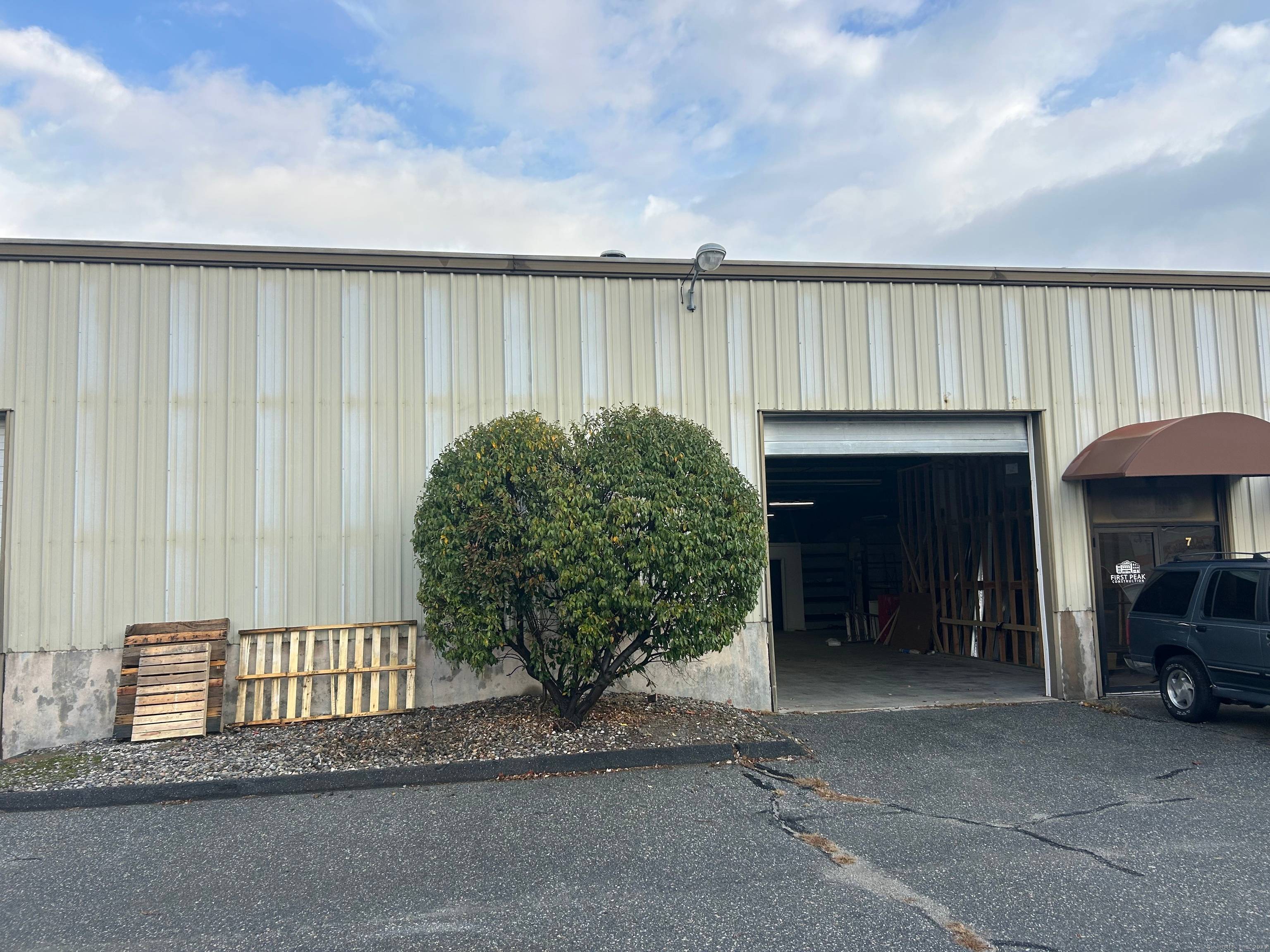 For Lease Approximately 4, 500 sq.