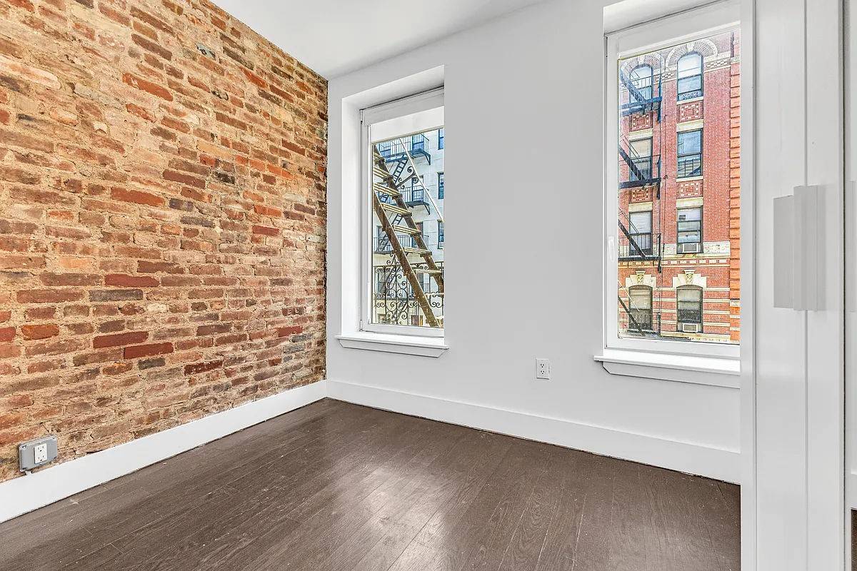 Beautifully Renovated 2BR Den w IN UNIT LAUNDRY in Prime Lower East Side !
