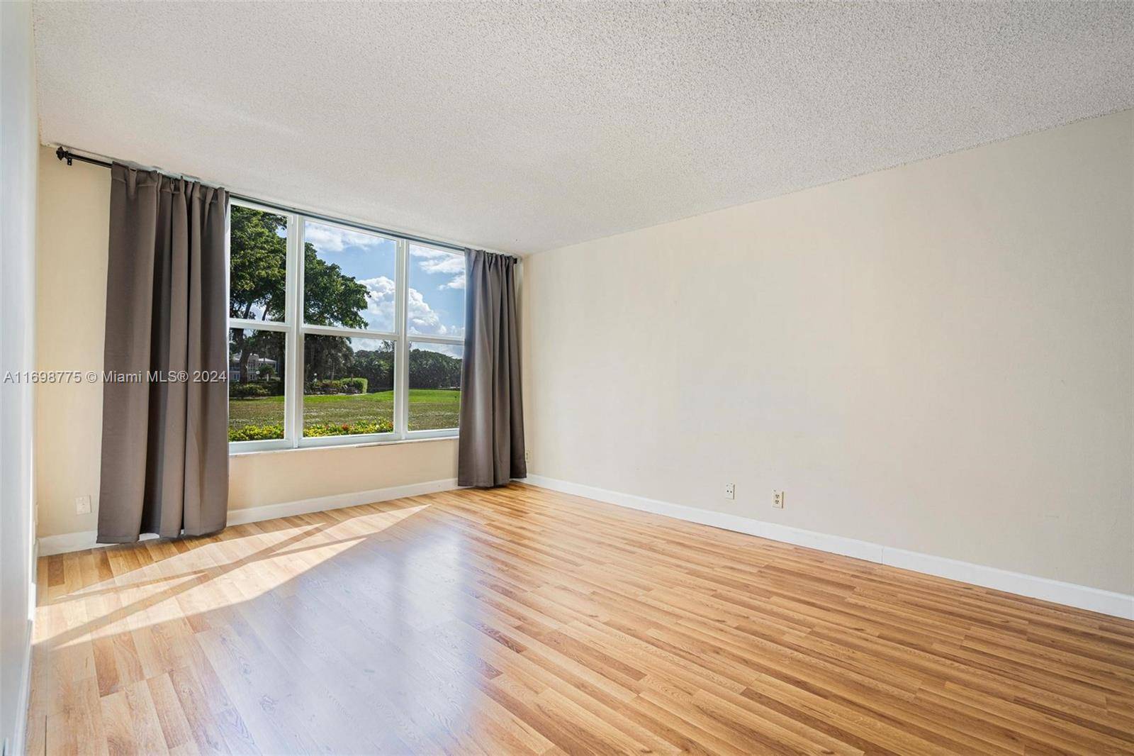 Discover the best of Florida living with this impeccably maintained first floor 1 bed 1.