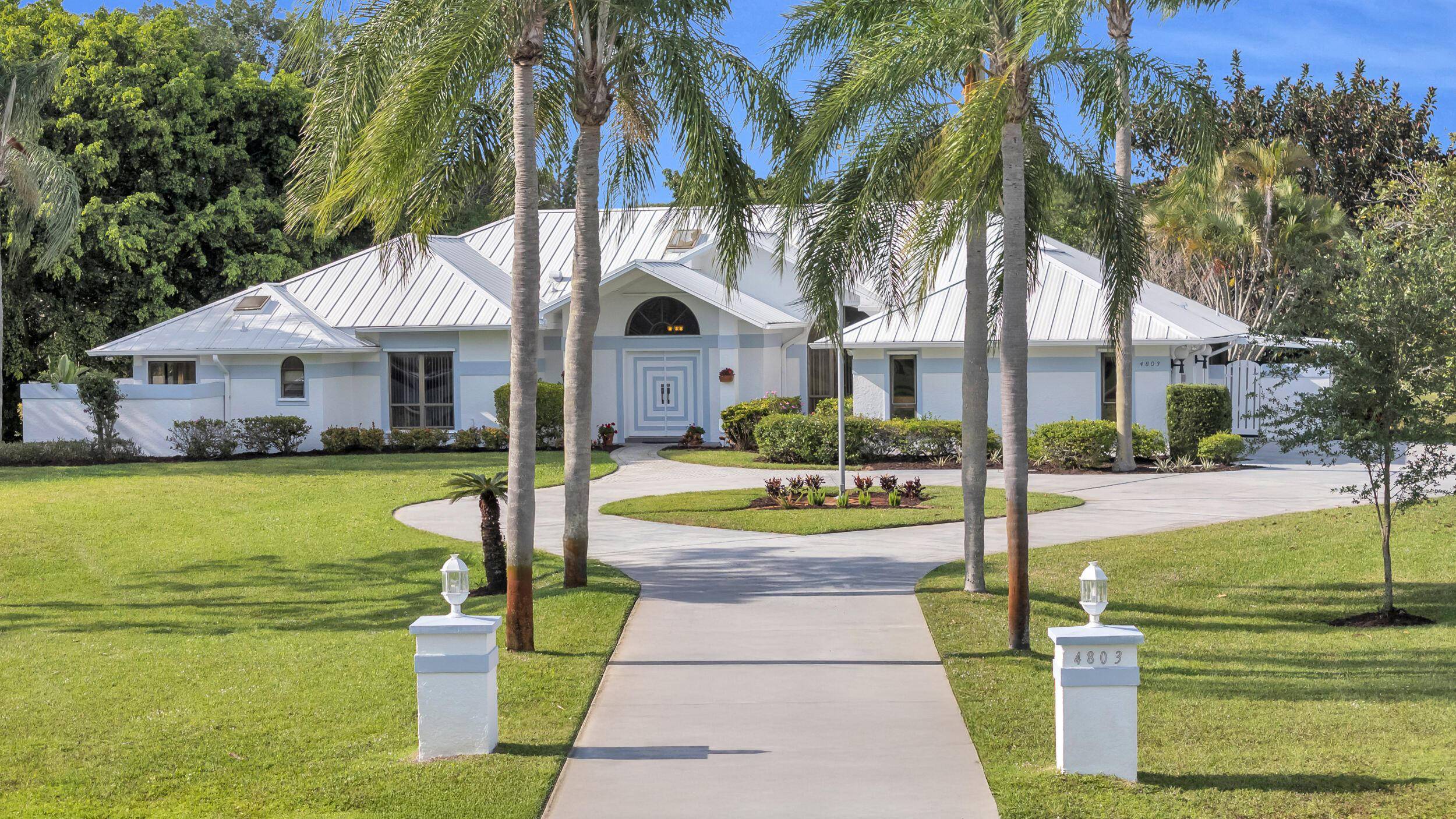 Welcome to your own slice of paradise, where golf course views, coastal breezes, and year round sunshine create the ultimate Florida lifestyle !