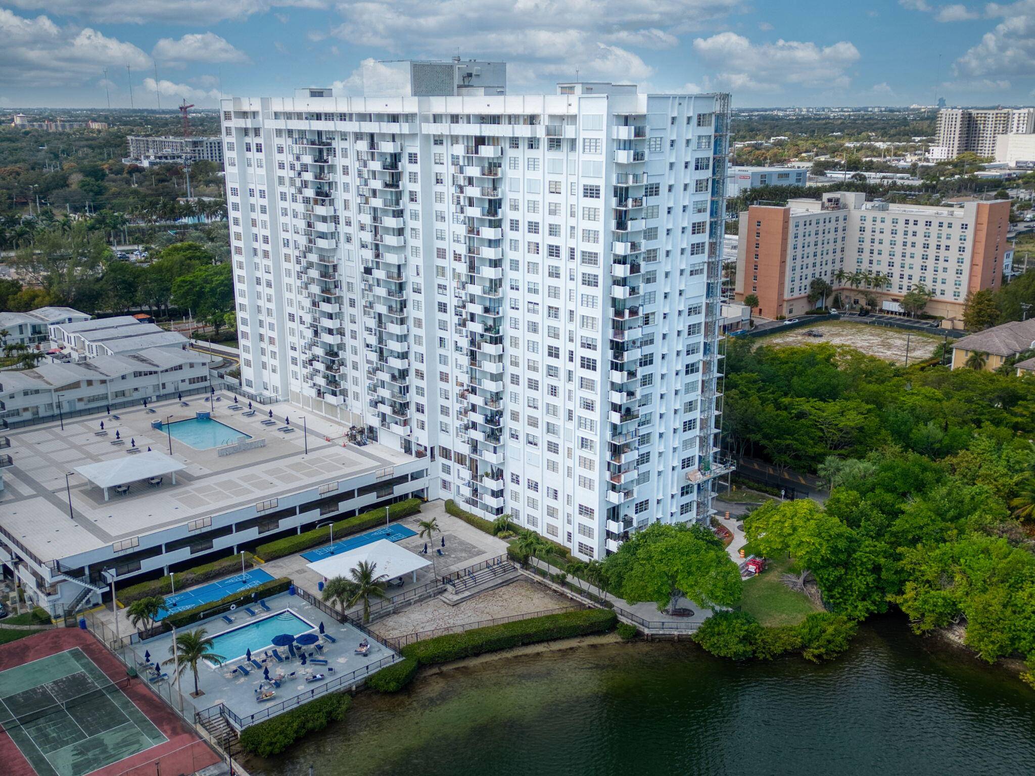 Discover potential in this 1, 058 SqFt, 2 bedroom, 2 bathroom condo in the heart of Aventura.