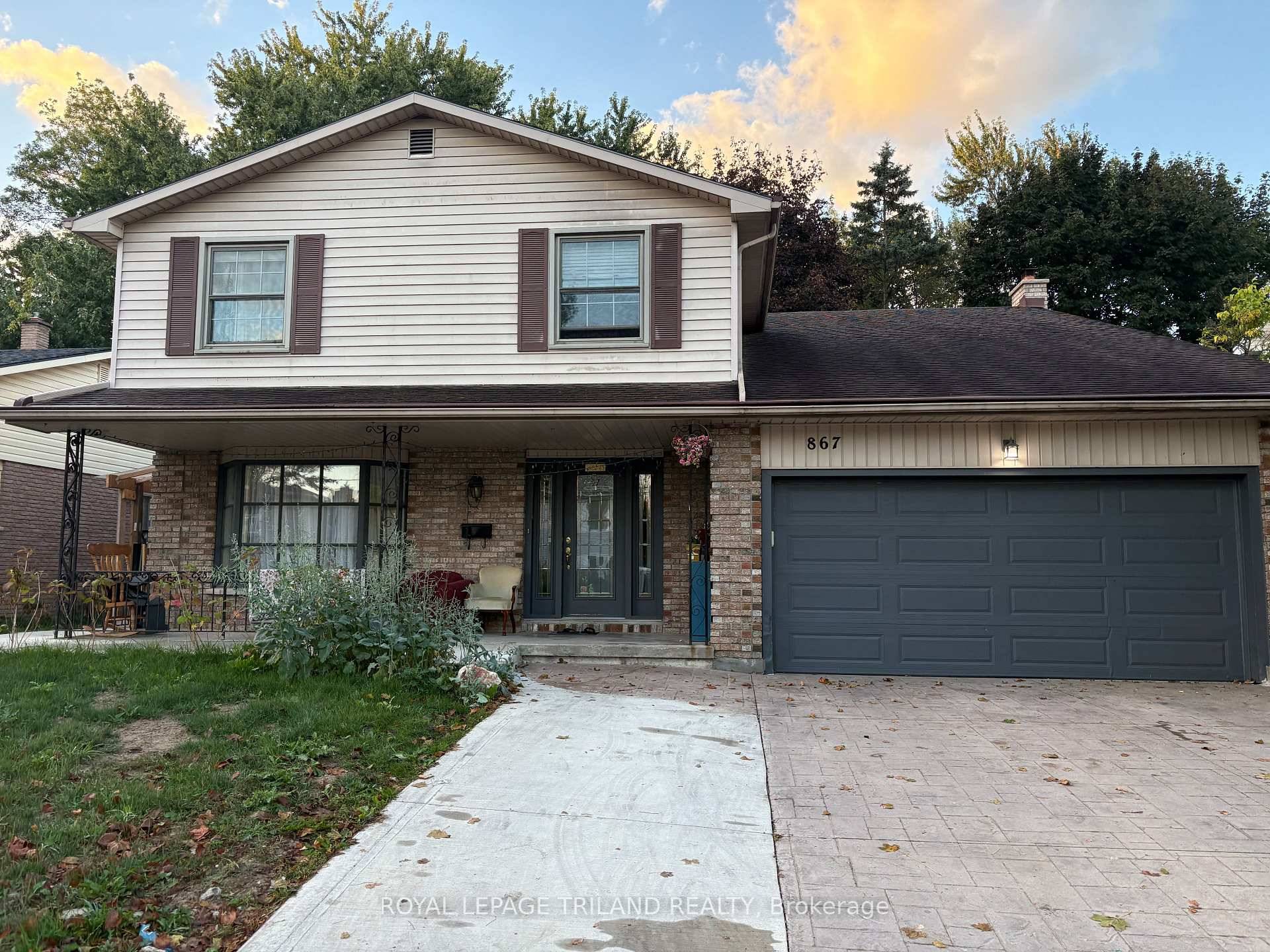 Welcome to this well appointed one bedroom BASEMENT unit, offering a comfortable and functional layout in a highly convenient location.