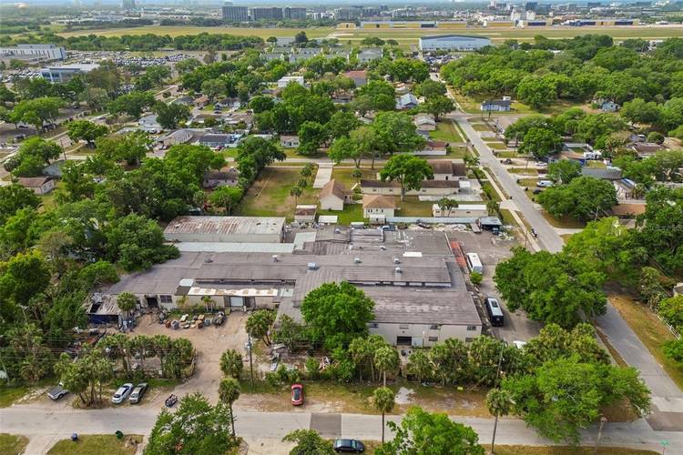 2, 782 SF industrial space available for lease at 4214 W Virginia Ave in Tampa's Drew Park submarket.