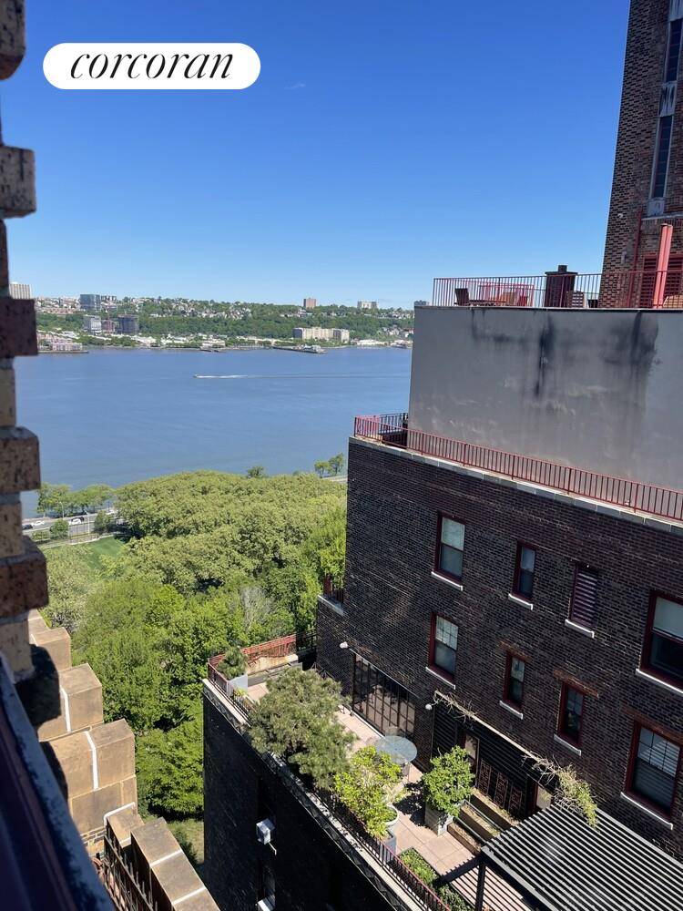 Wrapped in windows, this rare High Floor one bedroom at the famed Master Apartments is an urban present !
