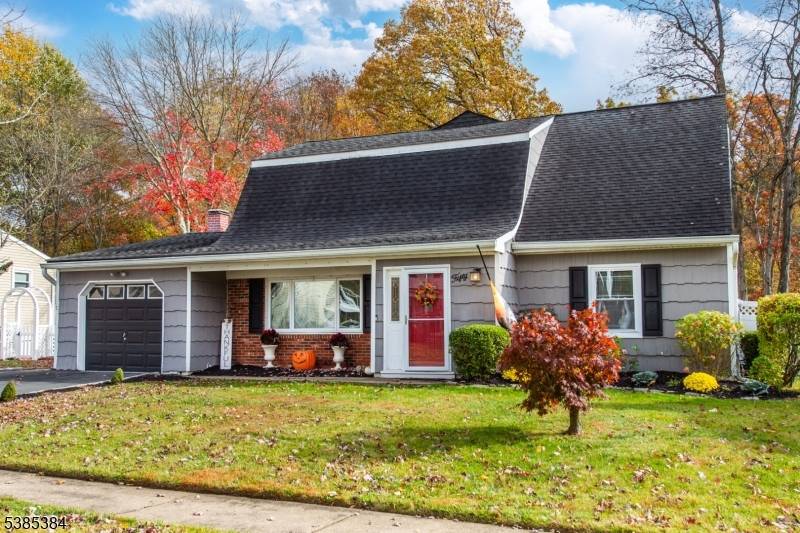 This 5 bedroom, 2 bath home in the Clover Hill section of Flanders offers the kind of space and comfort that ?