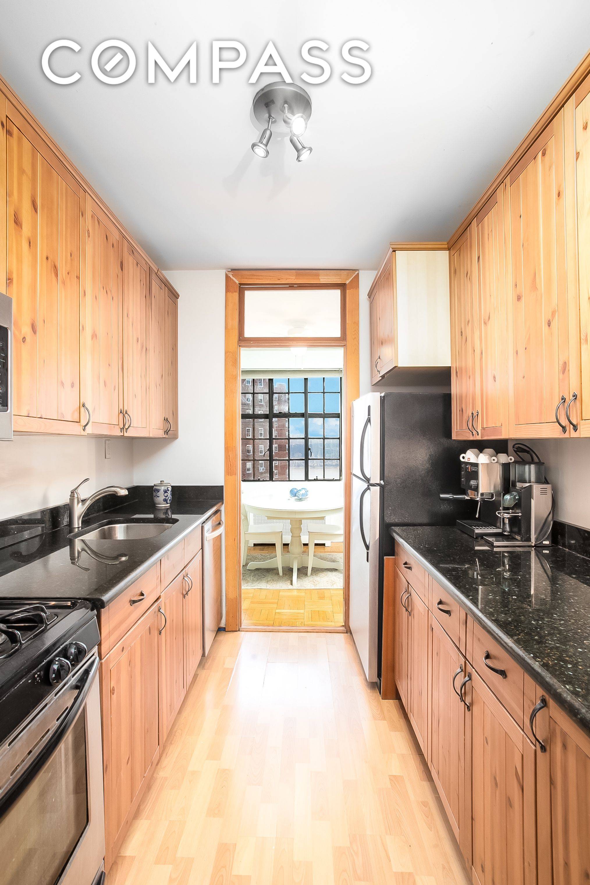 HIGH FLOOR Jr4 with RIVER VIEWS from EVERY room !