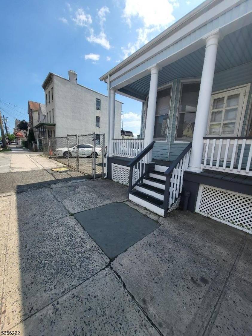 GREAT OPORTUNITY COMBINED LOTS OF 100X100 !