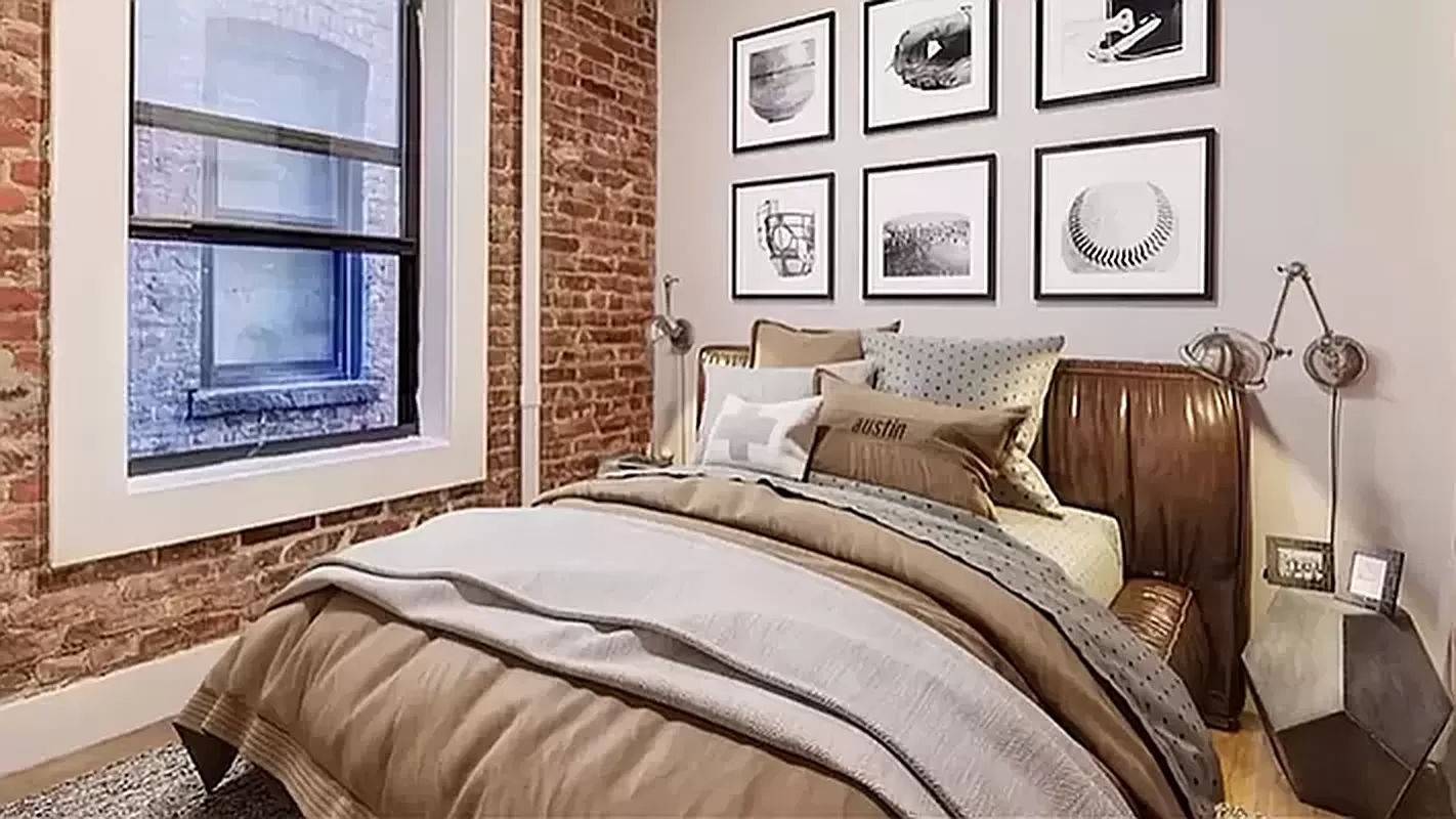 GREAT 2 BEDROOM APARTMENT IN THE HEART OF THE LOWER EAST SIDE !