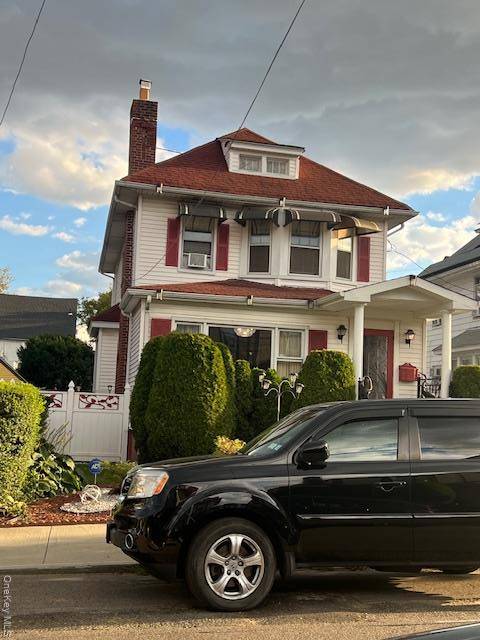 Elegant One Family Residence in the Heart of Flushing Set on an expansive 40x100 lot, this beautifully maintained home offers the perfect combination of space, comfort, and refined living.