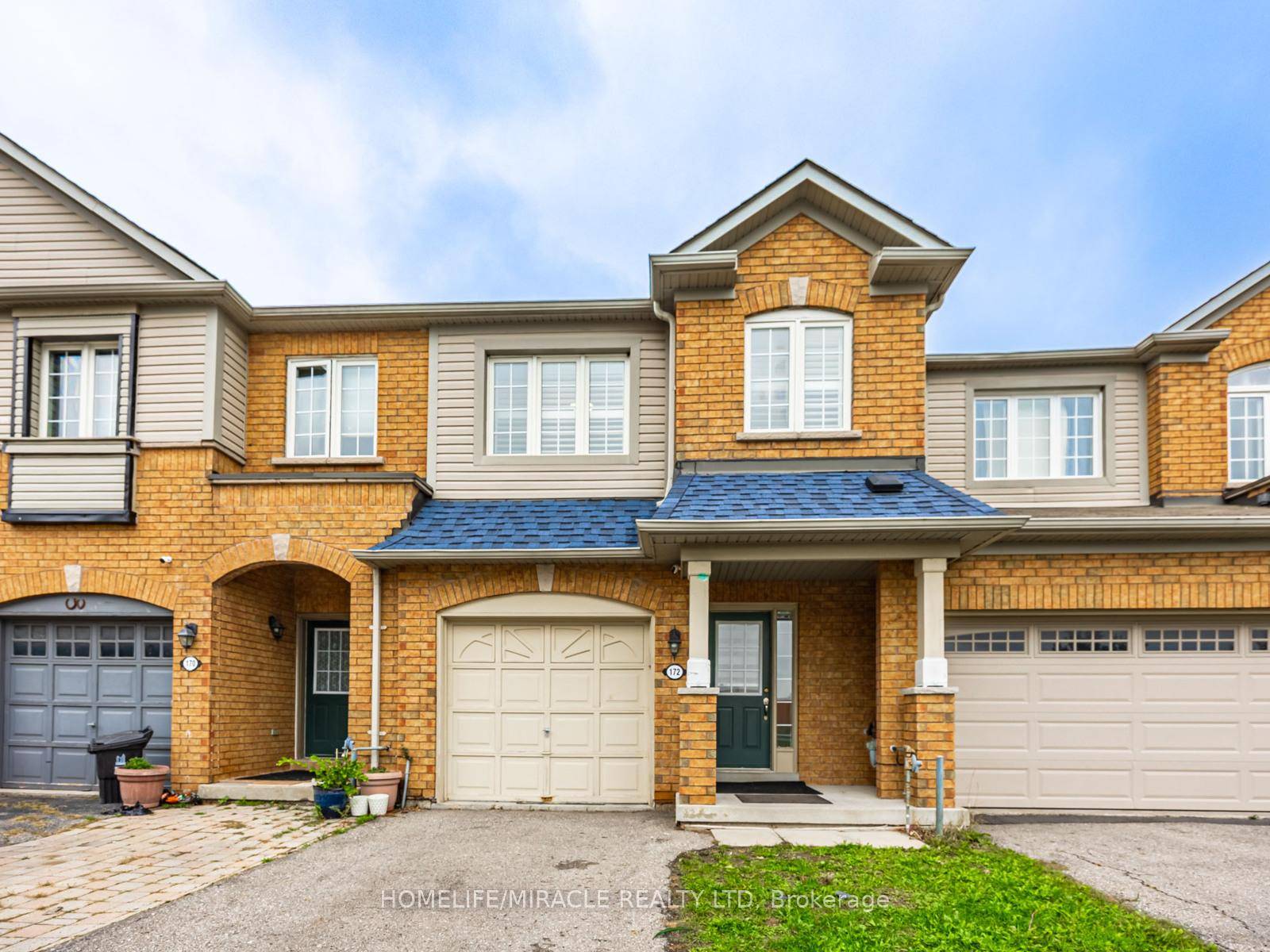 Absolutely Stunning Rouge Freehold Townhome !