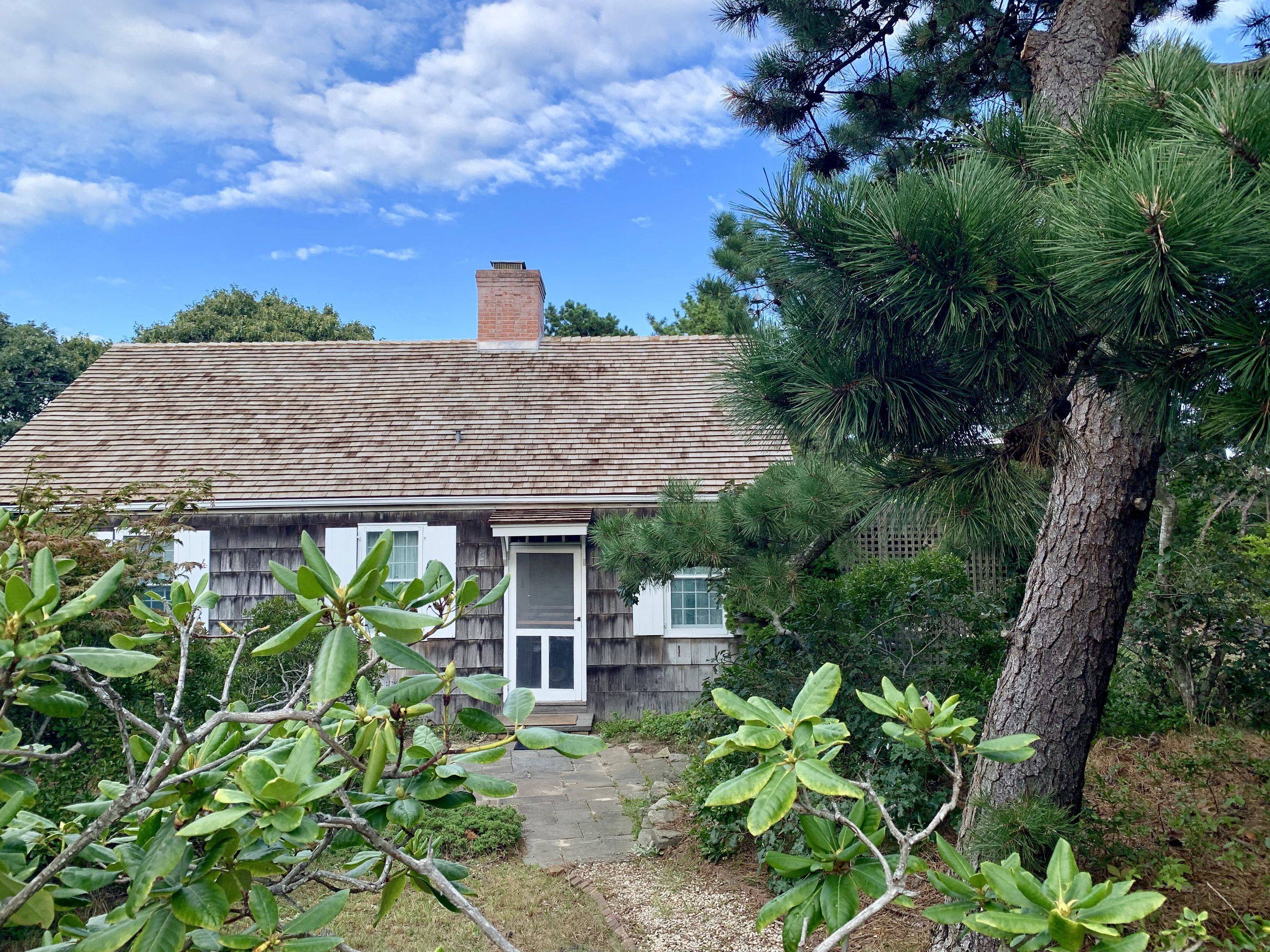 A Much Sought After Sheffer Cottage