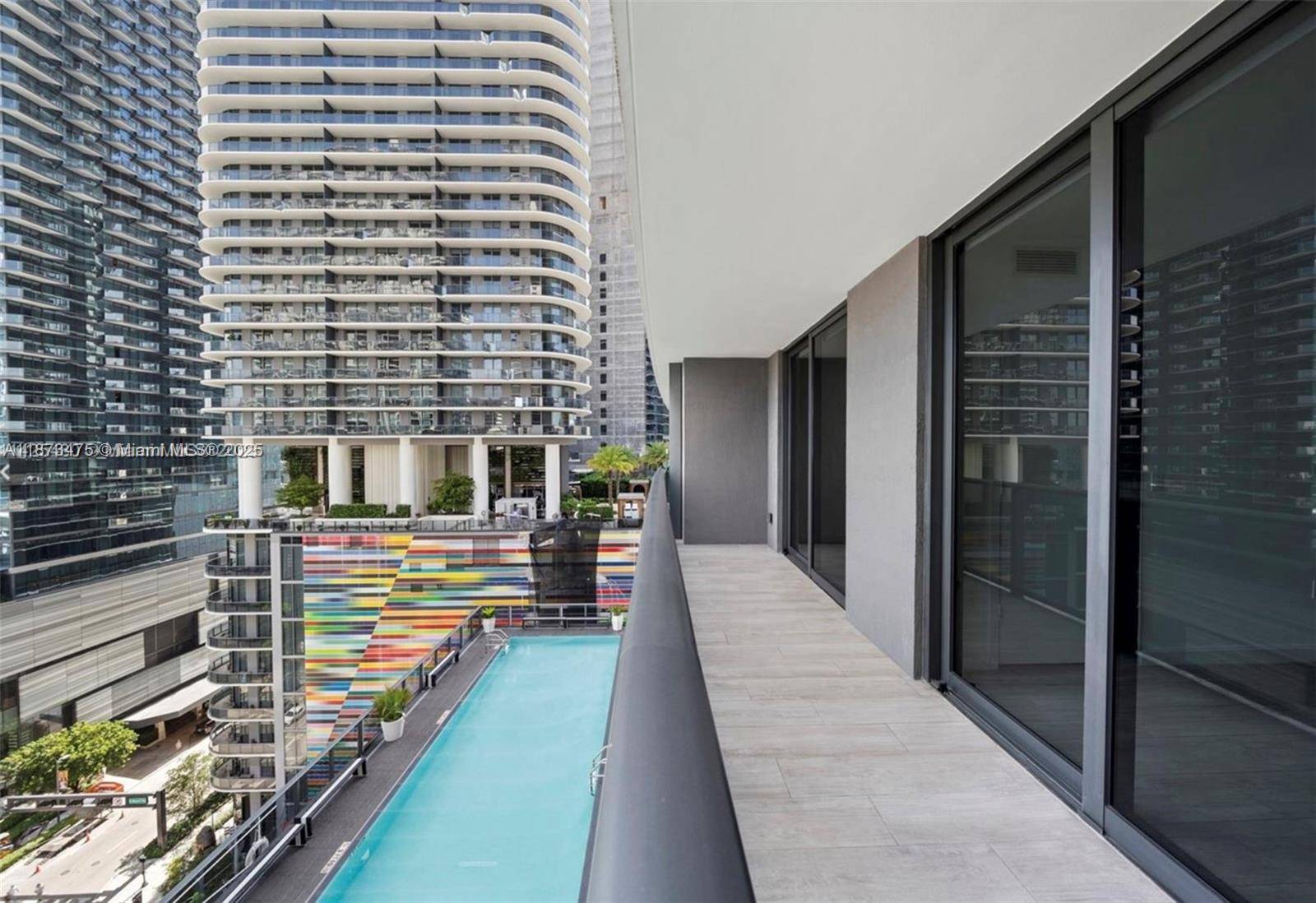 Live in the heart of Miami s financial district in this stylish 1 bedroom den condo at Brickell Heights East.