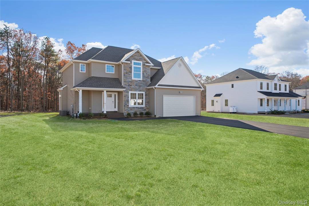 USE 17 GAYNOR RD CENTEREACH ON GPS LAST ASPEN MODEL Subdivision selling out.