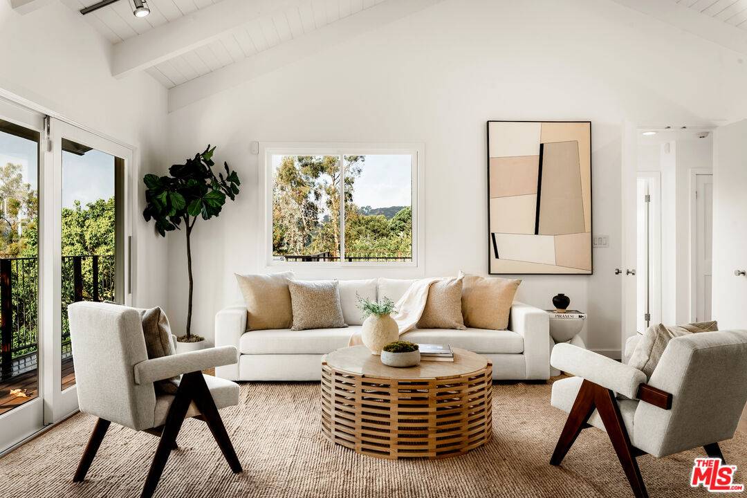 2745   La Cuesta Dr 5BR Hollywood Hills East La
