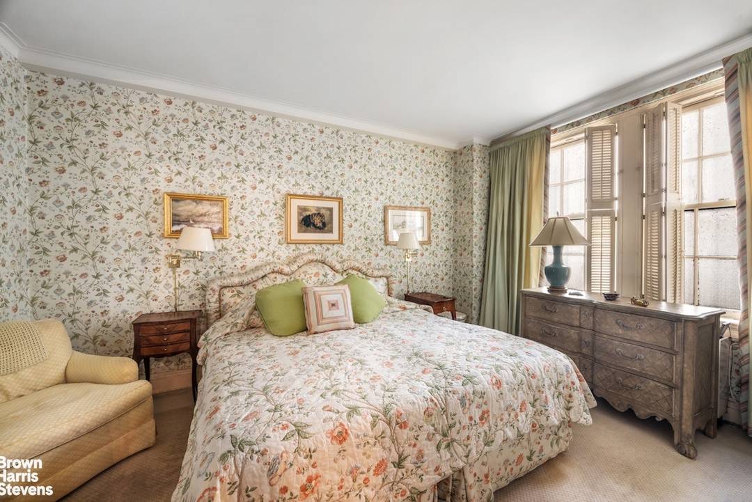 Welcome to this gracious and light filled one bedroom residence with a separate office on the same floor, nestled within one of the Upper East Side's most prestigious Rosario Candela ...