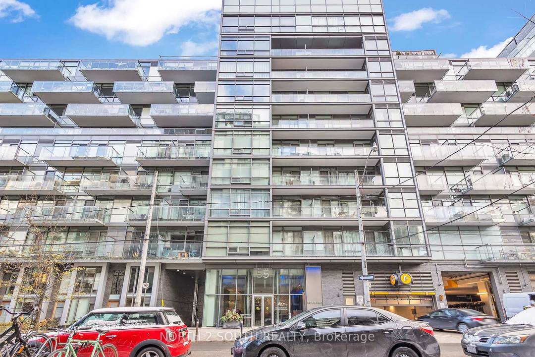 Fully furnished soft loft in the heart of King West featuring an open concept layout, modern furnishings, full size appliances, queen size bed, and generous storage.
