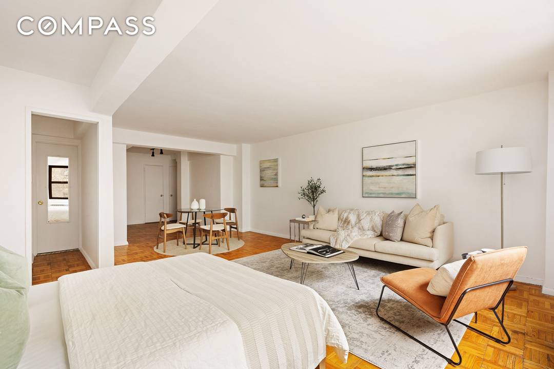 Thoughtfully designed and newly updated, Unit 3H at 335 East 51st Street offers a turnkey alcove studio in the heart of Midtown East.