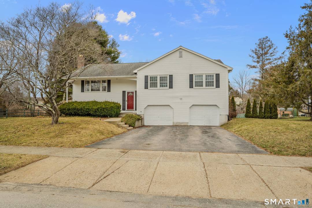 New price ! Move in ready oversized 3 4 bedroom, 2.