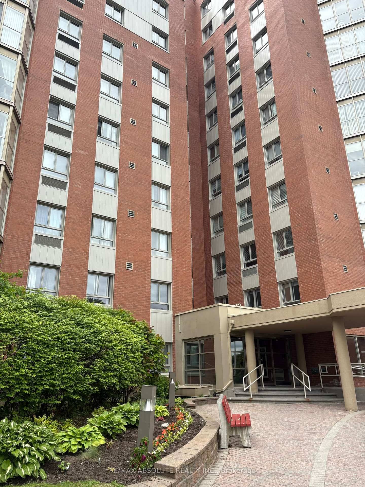 Welcome to this spacious 2 bedroom, 2 bathroom corner unit in the sought after Atrium Buildings in Kanata.