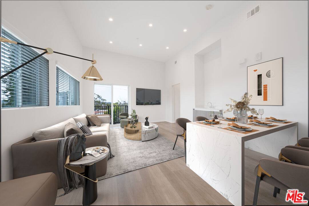 8532 Cashio St 3BR Beverlywood La