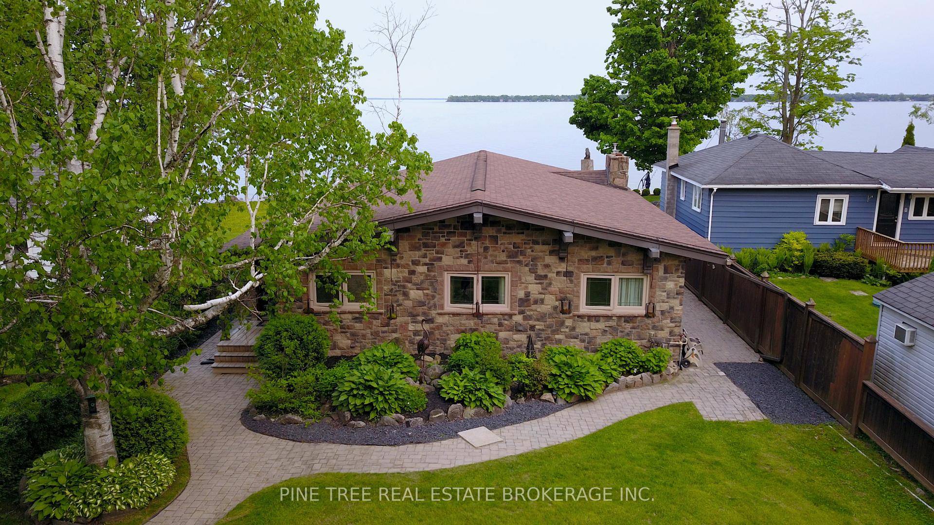 Welcome to your Lakefront Dream Home, nestled on Greenwood Forest Road in one of Oro Medontes sought after neighborhoods.