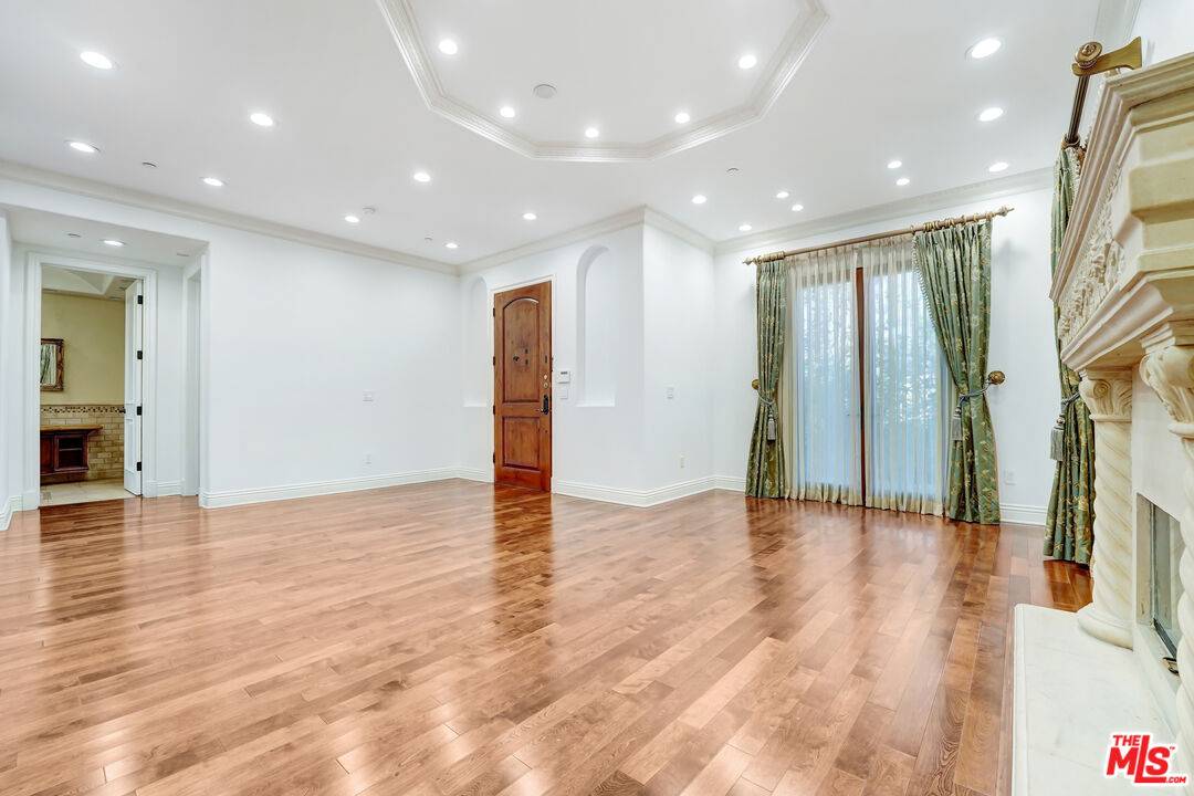 219  S Willaman Dr 5BR Beverly Grove La