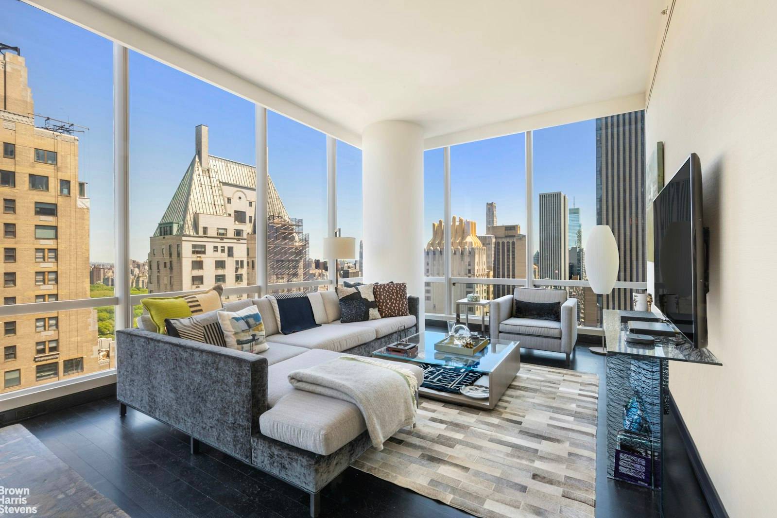 Welcome to One57 38APerched above the prestigious 5 star Park Hyatt, this exceptional 1 Bedroom 1.