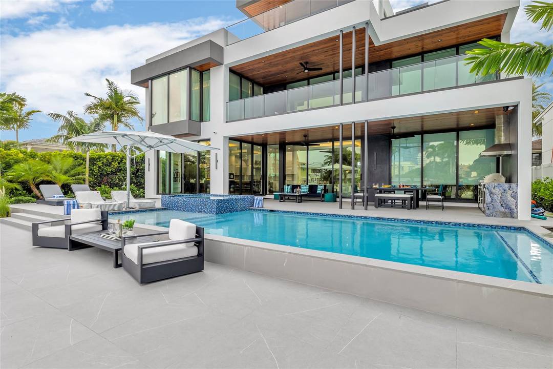 Villa Carlotta is a new construction fully appointed ultra luxurious five bedroom waterfront modern masterpiece ideal for the most discerning luxury vacationer available for weekly or monthly rental.