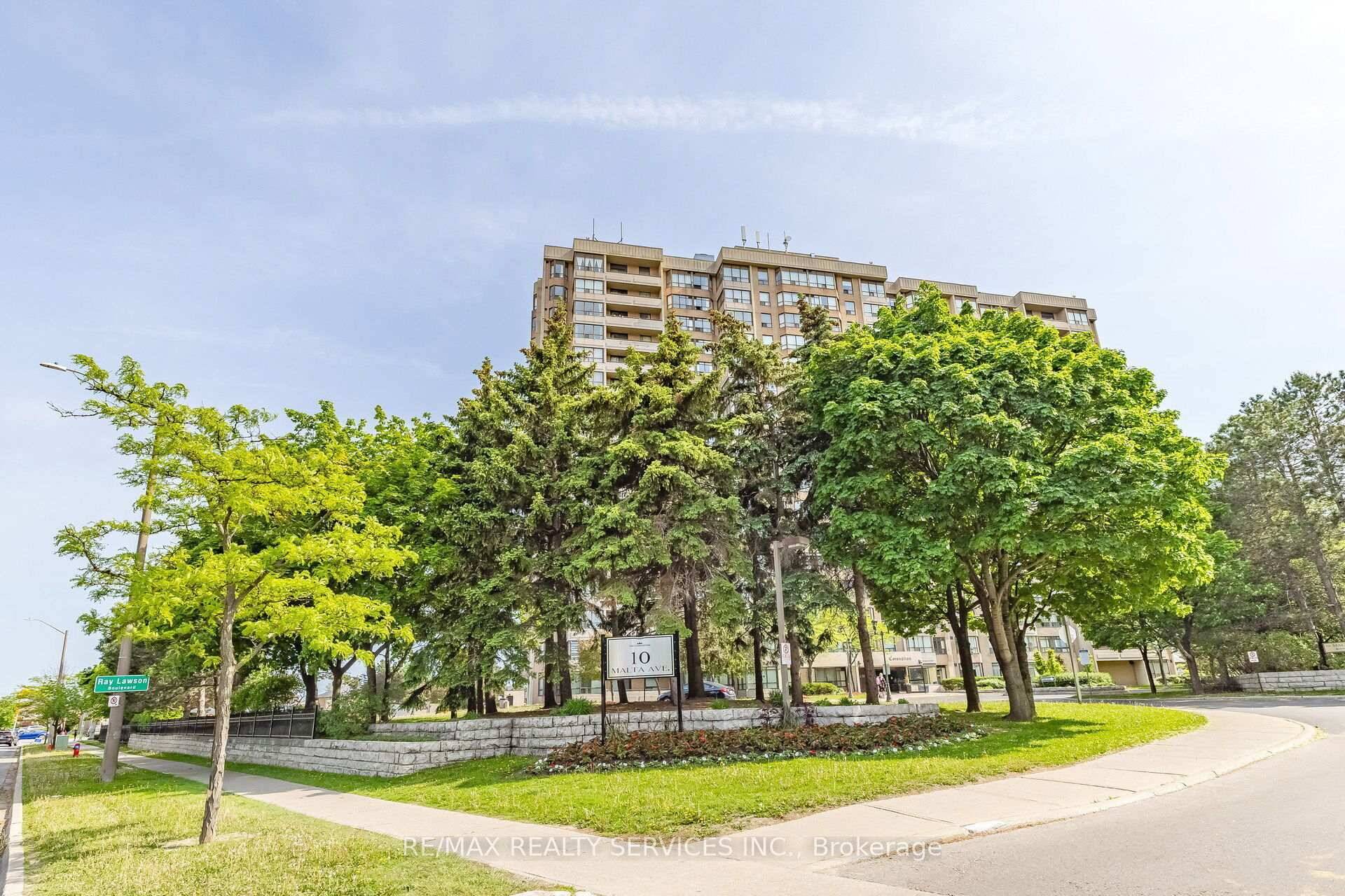 Opportunity Knocks ! Own a Large, Spacious 2 1 Bedrooms 2 FULL Washrooms Condo offering 1250 Square Feet of sun filled living space.