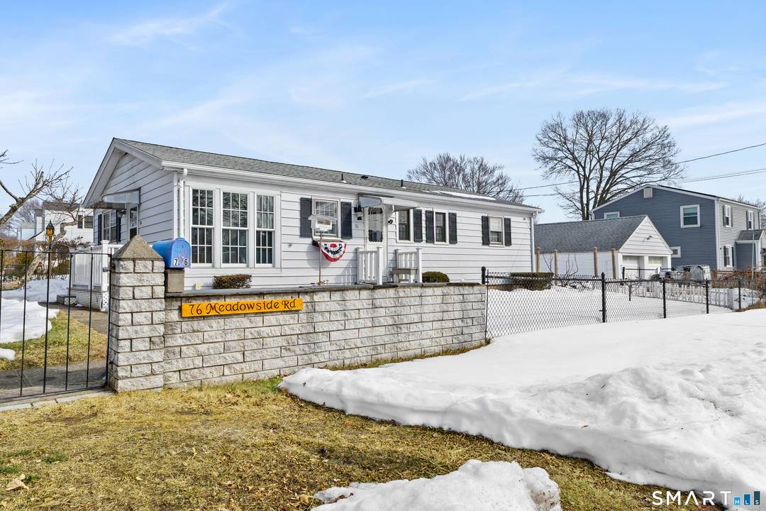 Well maintained and ideally located just a short walk to Fort Trumbull Beach, this inviting 3 bedroom home offers comfort, style, and flexible living space.