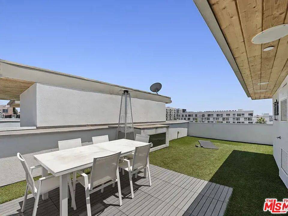 6728  W Hepburn Way 3BR Hancock Park La
