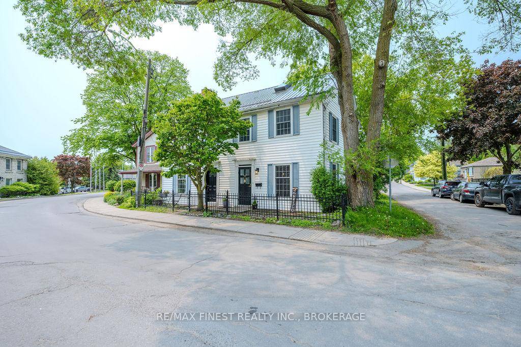 Are you a history buff ? Come take a look at this beautiful property located in Portsmouth Village steps away from the marina and the Inn, built more than 150 ...