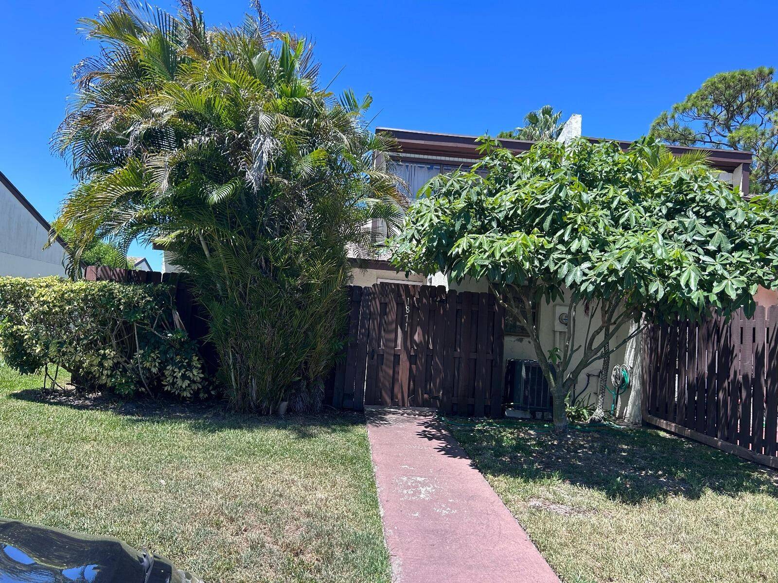 Welcome to this charming 2 bedroom, 2 bathroom townhome, centrally located in West Palm Beach.