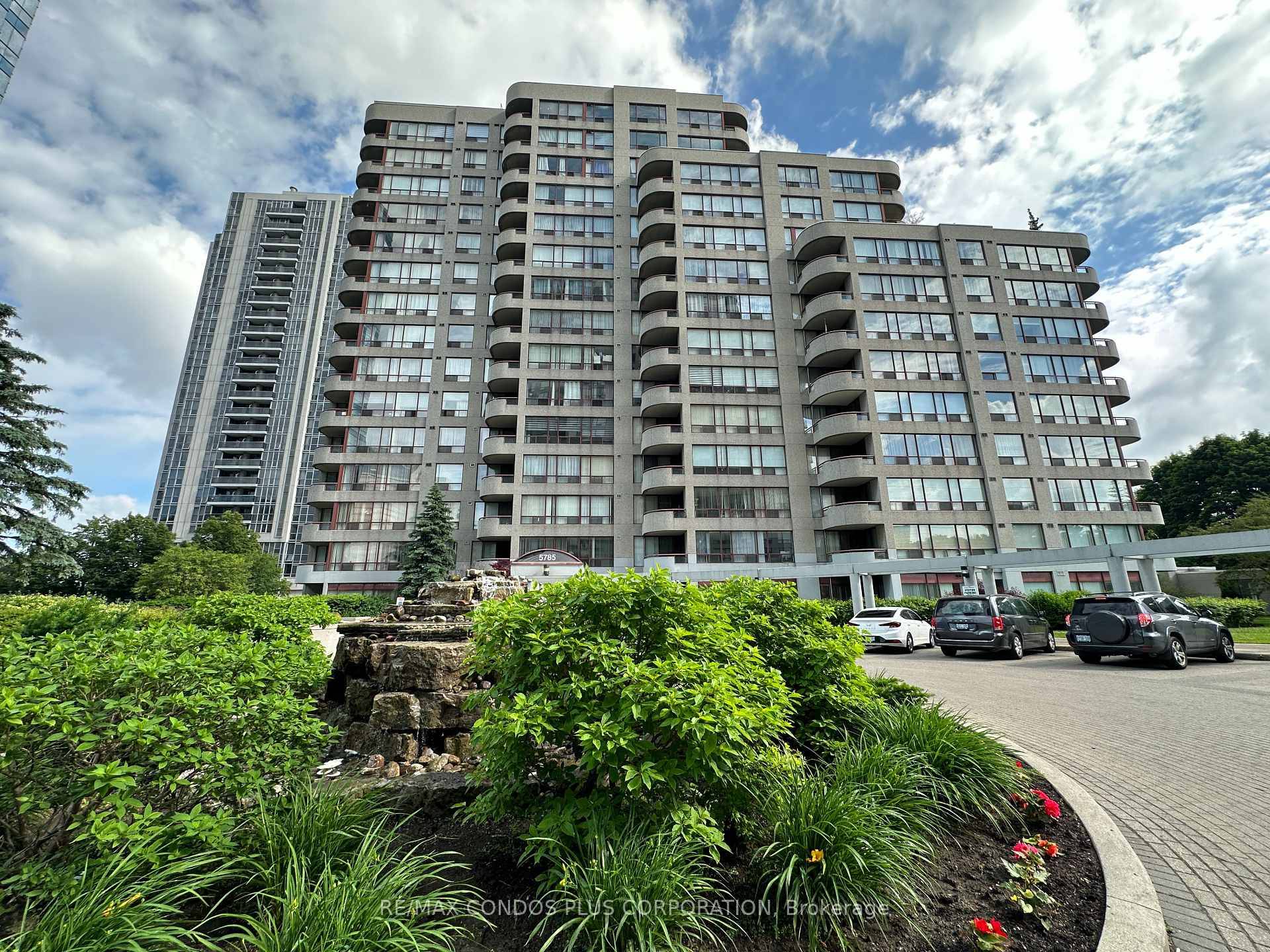 Spectacular Corner Penthouse Offering Panoramic Views, Spaciously Spread Over 1200 Sq.