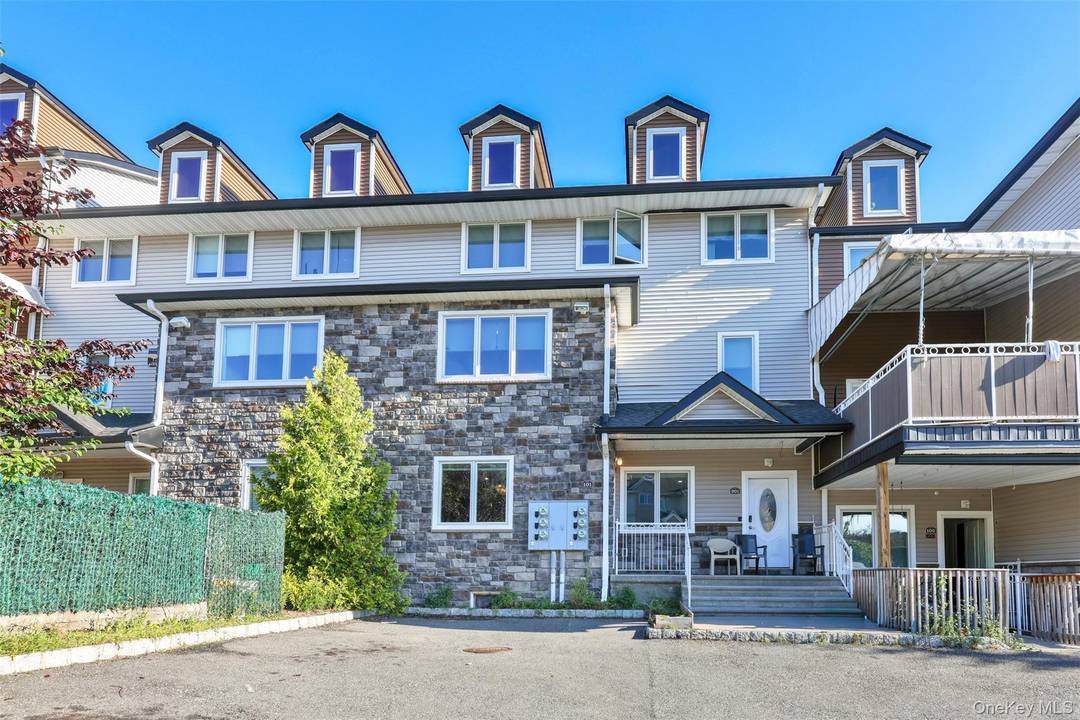 Just Listed Beautiful Accessory Apartment in Main Monsey An incredible opportunity has arrived in the highly desirable Main Monsey area.